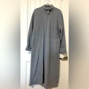 Delicates Women’s Zip Up Comfy Gray Nightgown plush and soft, size L